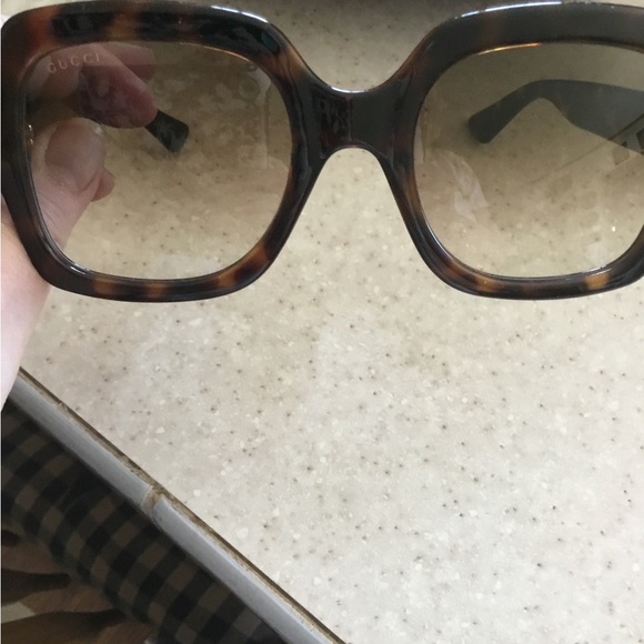 💕AUTHENTIC GUCCI TORTOISE SUNGLASSES 💕 - Picture 4 of 7